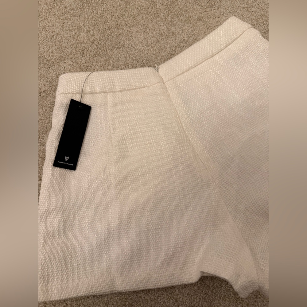 Lulu's Women's White Tweed Shorts - Picture 5 of 5